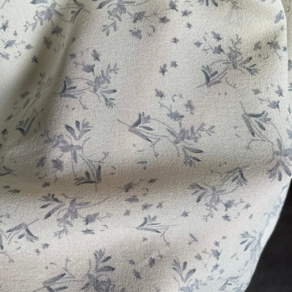 Vince Silk Buttercream & Gray Floral Long-Sleeve Blouse Top M 6 8 Pintucking - Picture 15 of 16